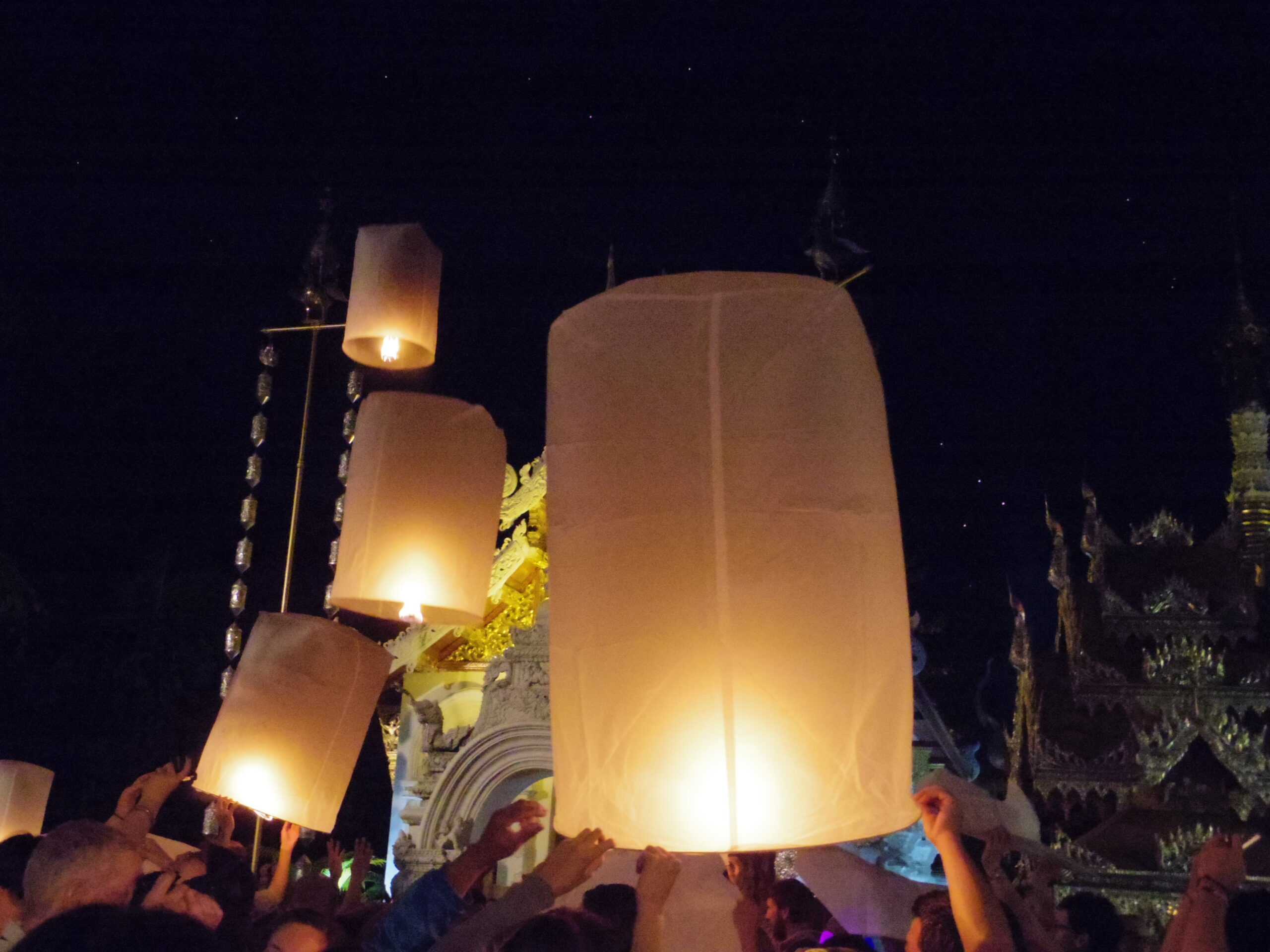 【タイ10年間の軌跡】チェンマイ コムロイ祭り