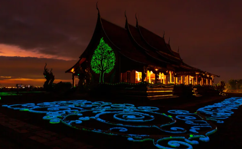 【タイ滞在10年間の軌跡】ウボン　光るお寺！『ワット・プープラオ』